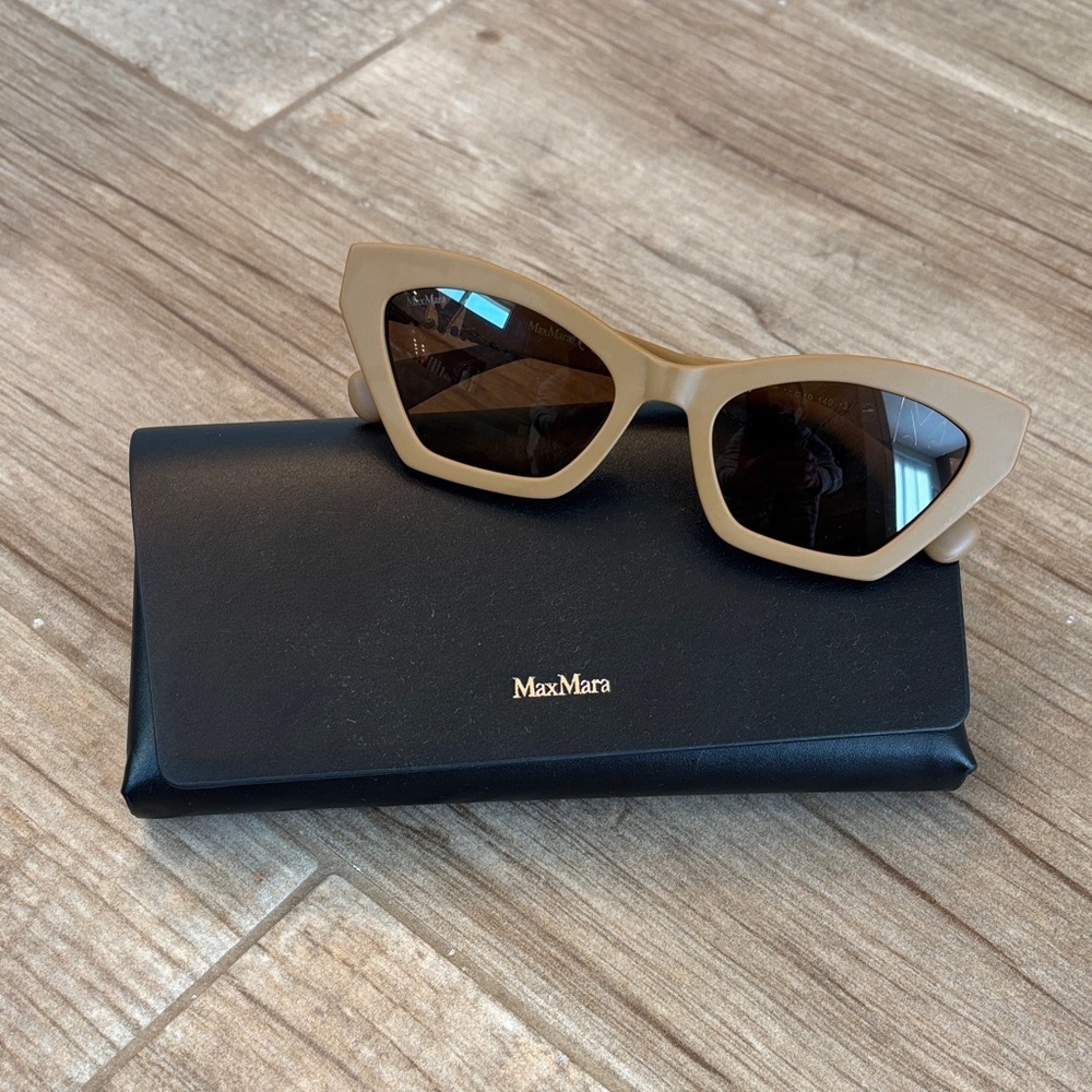 MaxMara Beige 52MM Cat Eye Sunglasses with Black Case. NWOT